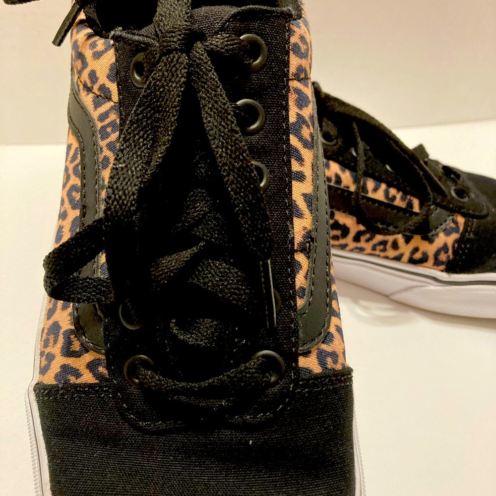 Van’s Woman’s Black &Cheetah Print Tennis.